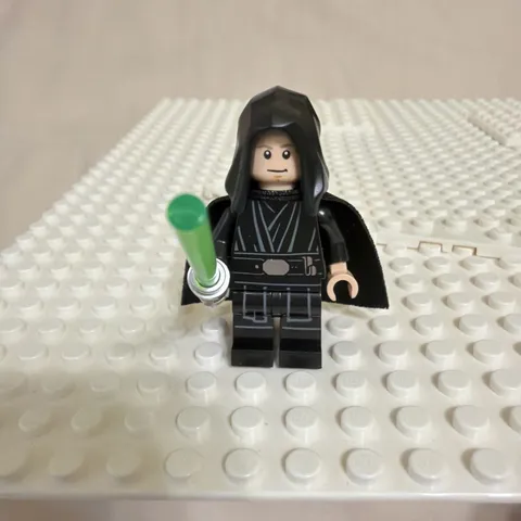 Lego Star Wars Luke Skywalker, Jedi Master (Black Hood and Cape) Minifigure