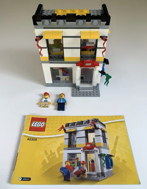LEGO 40305 Iconic Microscale LEGO Brand Store Complete, No Box