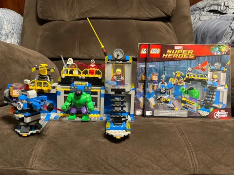 LEGO Marvel: Hulk Lab Smash 76018 - Used, Great Condition, w/ Instructions