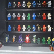 LEGO NINJAGO Minifigure Display Case w/ Nya Jay Kai Zane Lloyd