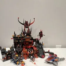 LEGO NEXO KNIGHTS 70323 Jestro's Volcano Lair 1186pc 99% Complete Retired 2016