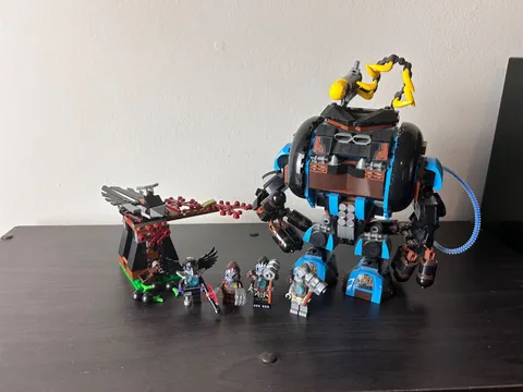 LEGO LEGENDS OF CHIMA: Gorzan's Gorilla Striker (70008)