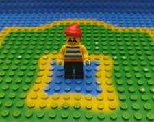 Lego pi020 pirate minifigure, striped shirt with red bandana (Pirates theme)