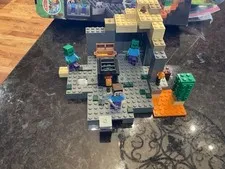 Lego 21119-Minecraft-The Dungeon-Used-100% complete w/instructions.