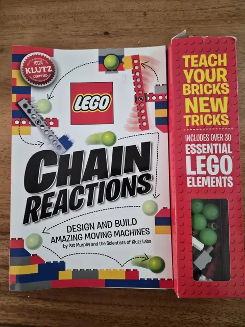 LEGO Chain Reactions Klutz Set Moving Machines Book Kit in Box