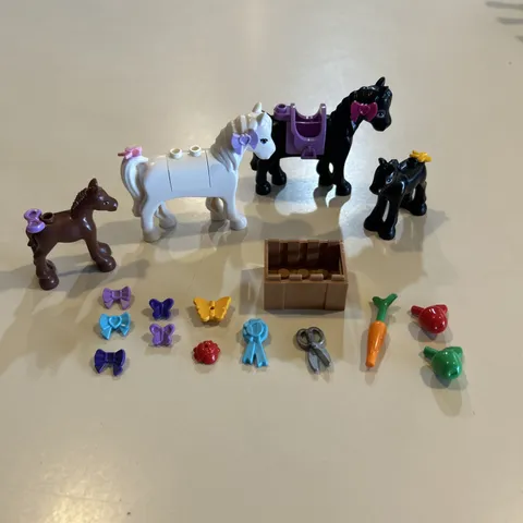LEGO Friends Minifigure Animal Lot Z - Horses With Baby Foals & Accessories
