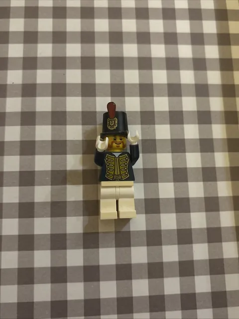 LEGO Pirates Chess Admiral (King) Minifigure 40158 New