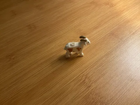 rare lego goat with light brown spots, good condition, REAL from lego.