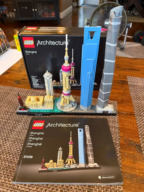 LEGO ARCHITECTURE: Shanghai (21039) 100% Complete + Box + Instructions.