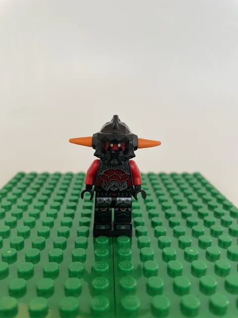 LEGO Nexo Knights Ash Attacker Minifigure 70320