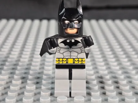 Lego DC Batman - Light Bluish Gray Suit, Black Mask bat001 SHIPS Saturday