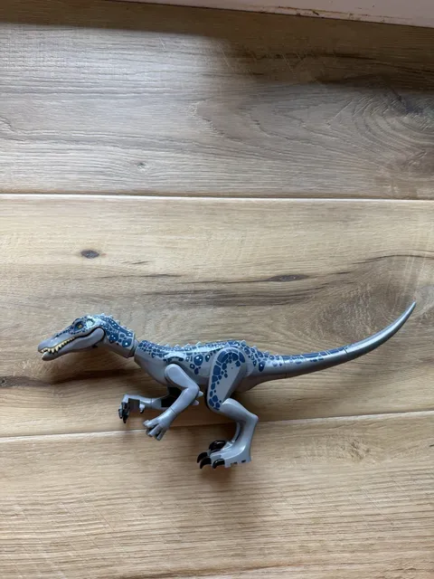 LEGO Jurassic World Baryonyx Dinosaur Figure BARYONYX01 from Set 75935 Gray Blue