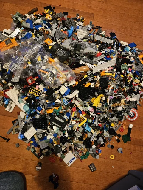 25 +Lbs Of LEGOS And Bionicle Parts & Pieces Bulk Lot Masks Weapons And Figures 