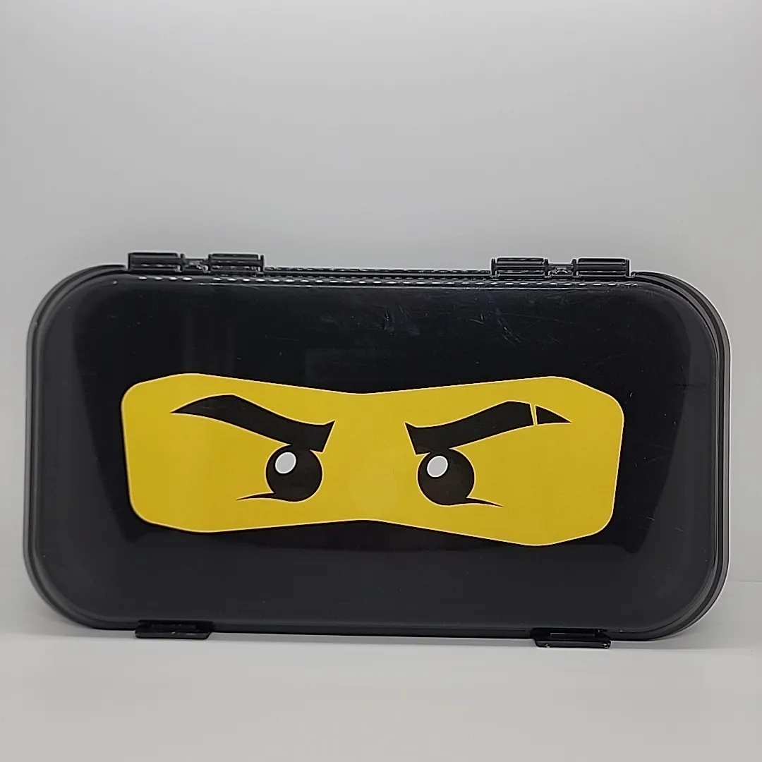 2011 LEGO NINJAGO DIVIDED CARRYING STORAGE CASE FOR MINIFIGURES / LEGO PIECES