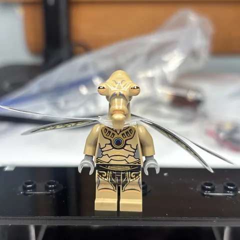 LEGO Minifigure: Star Wars Geonosian Warrior With Wings SW0381