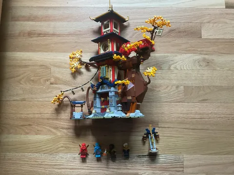 LEGO Ninjago Temple of the Dragon Energy Cores 71795