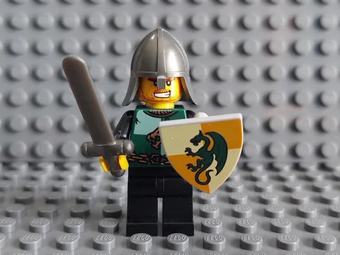 Lego 7949 Dragon Knight with sword and shield Minifigure - Used