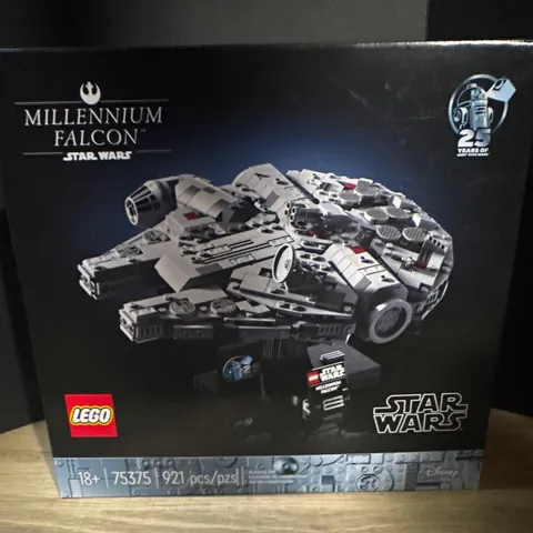 LEGO Star Wars Starship Collection Millennium Falcon 75375 921 pcs Display Stand