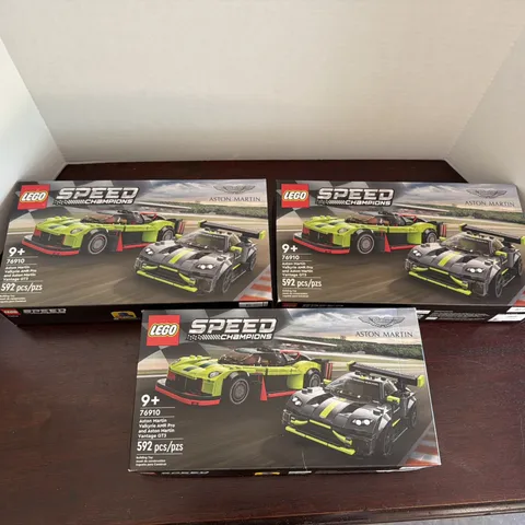 Lot of LEGO Speed Champions Aston Martin (76910) x3