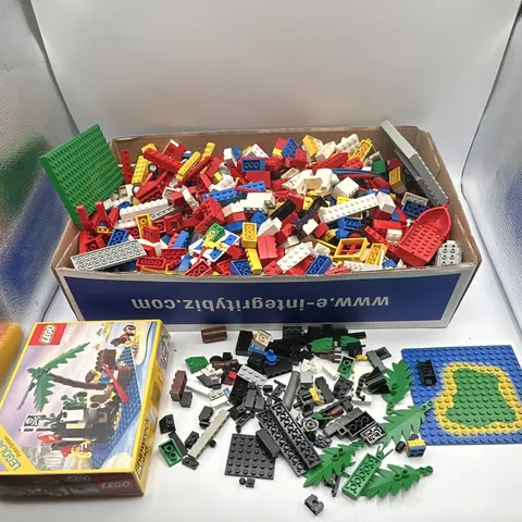 LEGO LEGOLAND 6260 Shipwreck incomplete & 8LB Vintage Blocks Space Castle RARE