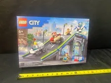Lego CITY Set 60460 No Limits: Race Car Ramp - NEW