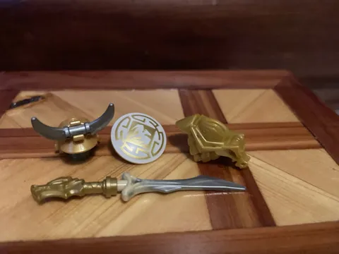 Lego Ninjago Dragon Master Hunted - Golden Shield Armor And Sword
