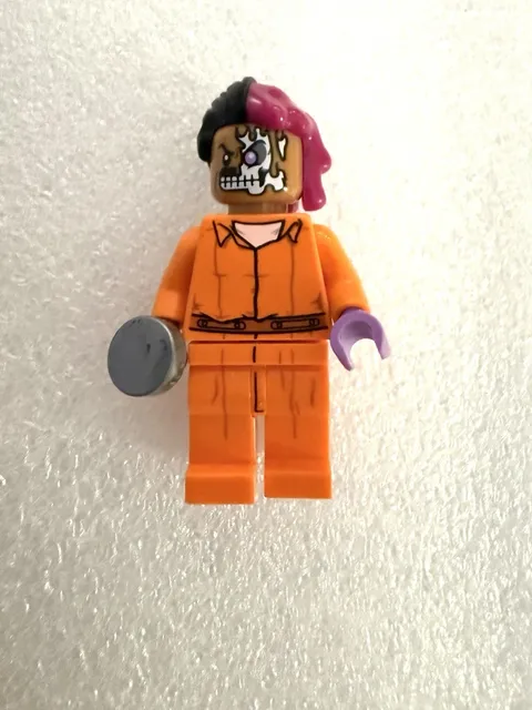 Lego Two-Face 70912 Prison Jumpsuit Batman Movie Super Heroes Minifigure