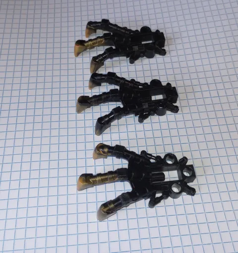 3 Bionicle Lego Foot pieces 53562pb02 Piraka Claw Black w/ Pearl Gold Talons