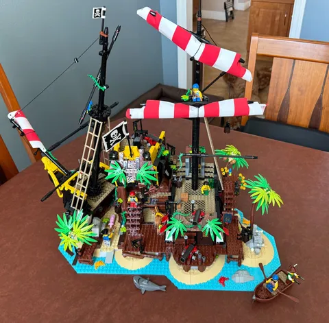LEGO Ideas 21322 Pirates of Barracuda Bay Complete w/ Minifigs & Instructions