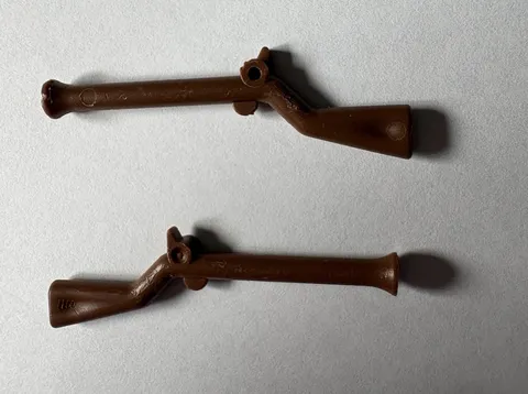 2 Vintage LEGO 2561 Brown Flintlock Musket Rifles Pirates 1989 Minifigure Lot