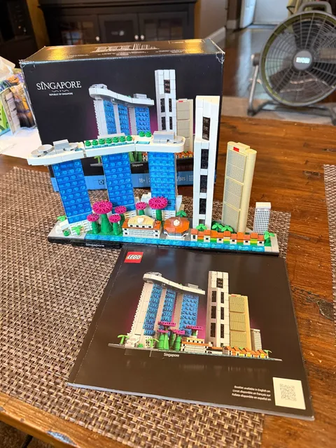 LEGO ARCHITECTURE: Singapore (21057) 100% Complete. Box + Instructions