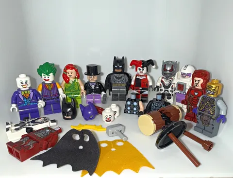 LEGO DC Marvel LOT of 10 Minifigures and accessories