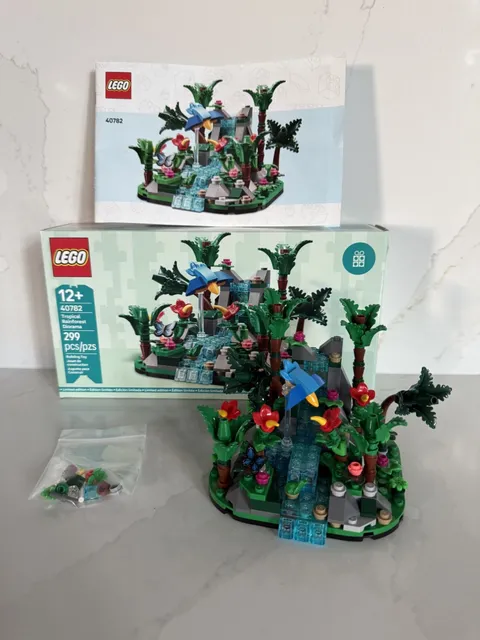 LEGO 40782 Tropical Rainforest Diorama Limited Edition Set ~ Used
