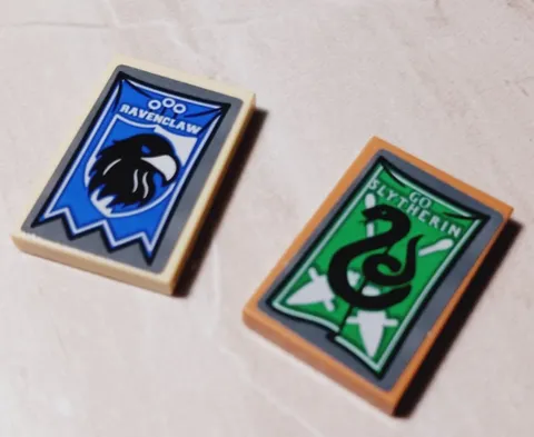 New LEGO Harry Potter Tiles Lot of 2 Slytherin And Ravenclaw Banner Sticker Part