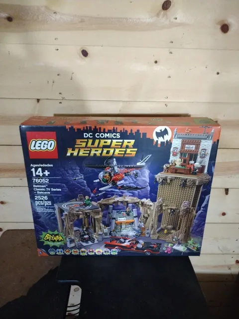 LEGO DC Comics Super Heroes: Batman Classic TV Batcave (76052) New Sealed 2016