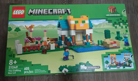 Lego Minecraft  21249 The Crafting Box 4.0.                605 Pzs