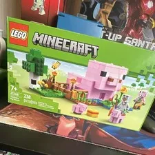 LEGO Minecraft The Baby Pig House 21268 238 pcs Brick Separator Included