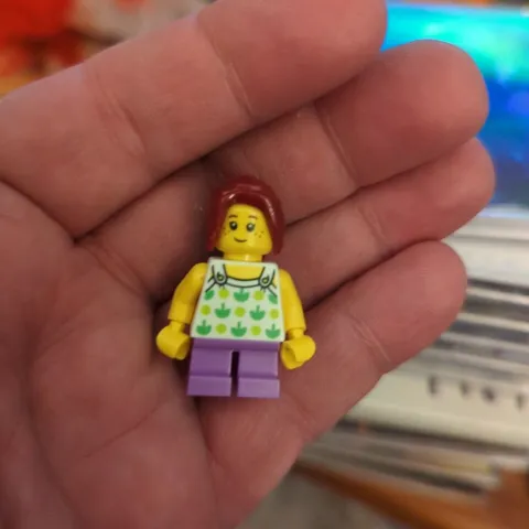 LEGO Minifig TWN343: Child - Girl, White Halter Top w/Green Apples & Lime Spots