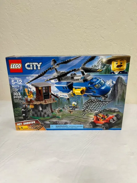 LEGO City 60173 Retired Sealed Mountain Arrest Drama Police Helicopter Bear