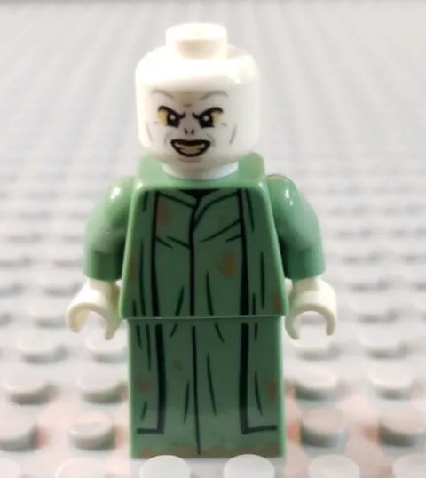 LEGO® Harry Potter - Lord Voldemort Minifigure Sand Green Robe....  .... (C8B2)