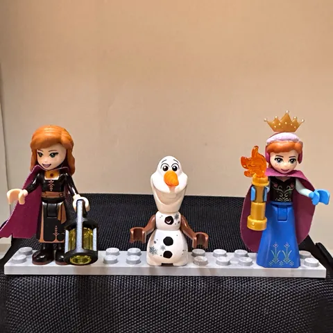 LEGO Disney Frozen lot of 3 Minifigures 2 Anna Frozen and Frozen II and Olaf