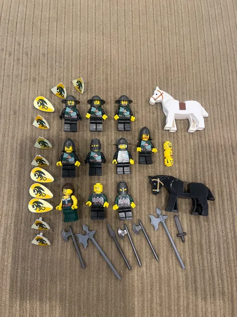 Huge LEGO Castle Kingdoms Minifigures Lot of 10 Dragon Knights plus lots of extr