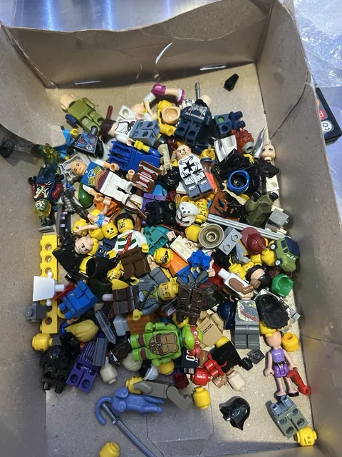 LEGO Bulk Lot Damaged / Unbranded Minifigure Parts READ DESCRIPTION #7