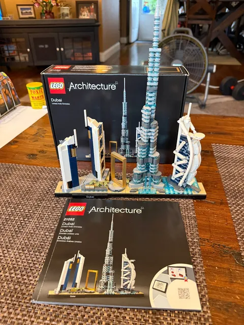 LEGO ARCHITECTURE: Dubai (21052)  100% Complete + Box + Instructions.