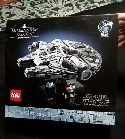 LEGO Star Wars Millennium Falcon 75375 921pcs 18+ Display Stand Included