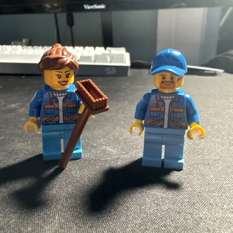 LEGO Minifigures Lot of 2 Garbage Workers Male cty0956 and Female cty0957