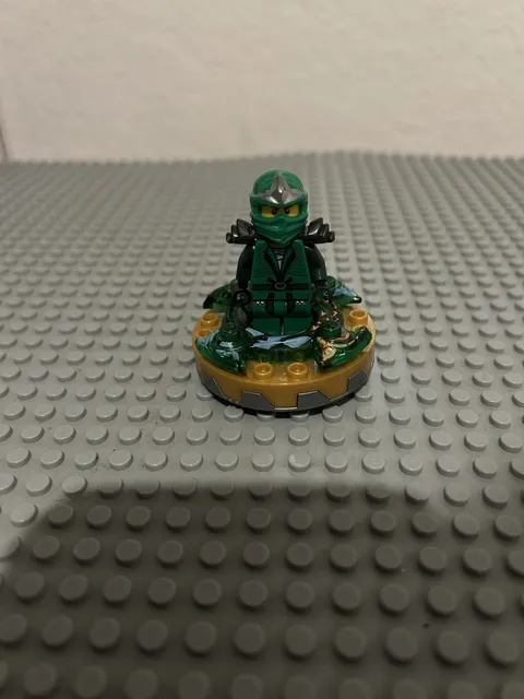 Lego Ninjago Rise of the Snakes Lloyd ZX 2012 Spinner pack Set 9574 (incomplete)