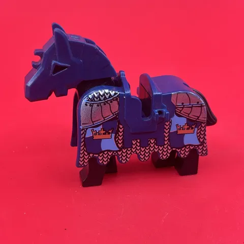Lego Horse & Barding Ruffled Edge 2490pb07 7009 852293 Battle Helmet 48492