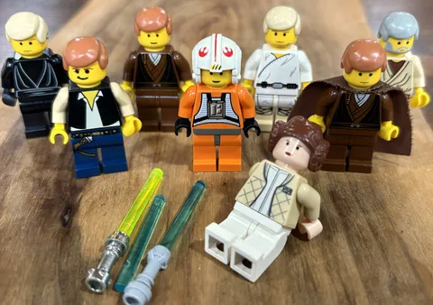 LEGO Lot of 8 Iconic Star Wars Classic and Retired Figures - Rare LEGO Star Wars