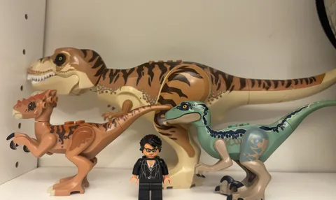 LEGO Jurassic Park Lot w/ Dr Ian Malcom - T-Rex & 2 Smaller Dinosaurs Too